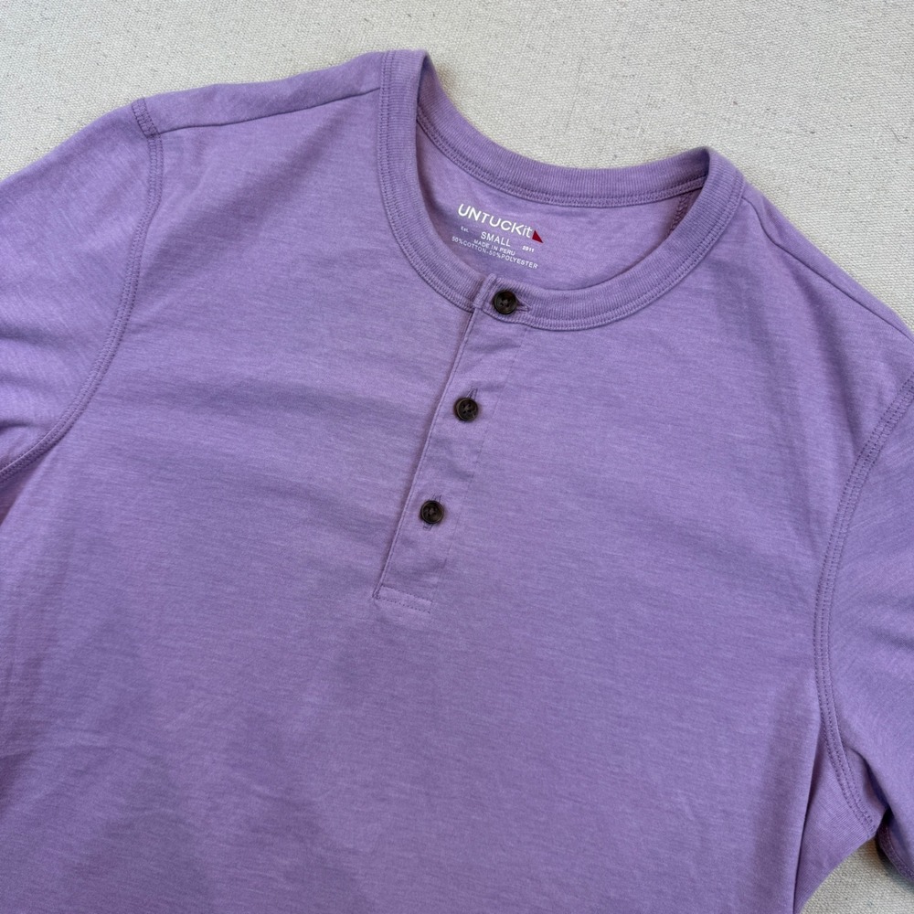 UNTUCKit Jericho Henley Shirt Mens Small Purple Regular Fit 40028 Short Sleeve